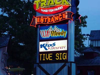 track_family_fun_Park_Sign