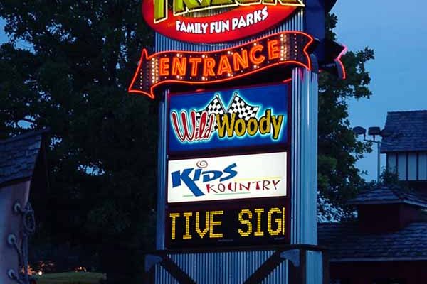 track_family_fun_Park_Sign